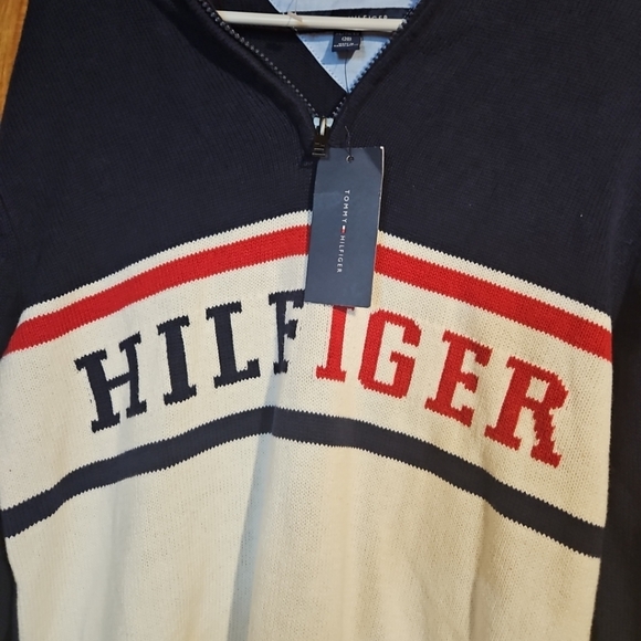 Tommy Hilfiger Half Zip Size XL Boys 8-20 NEW With Tags - Picture 2 of 3